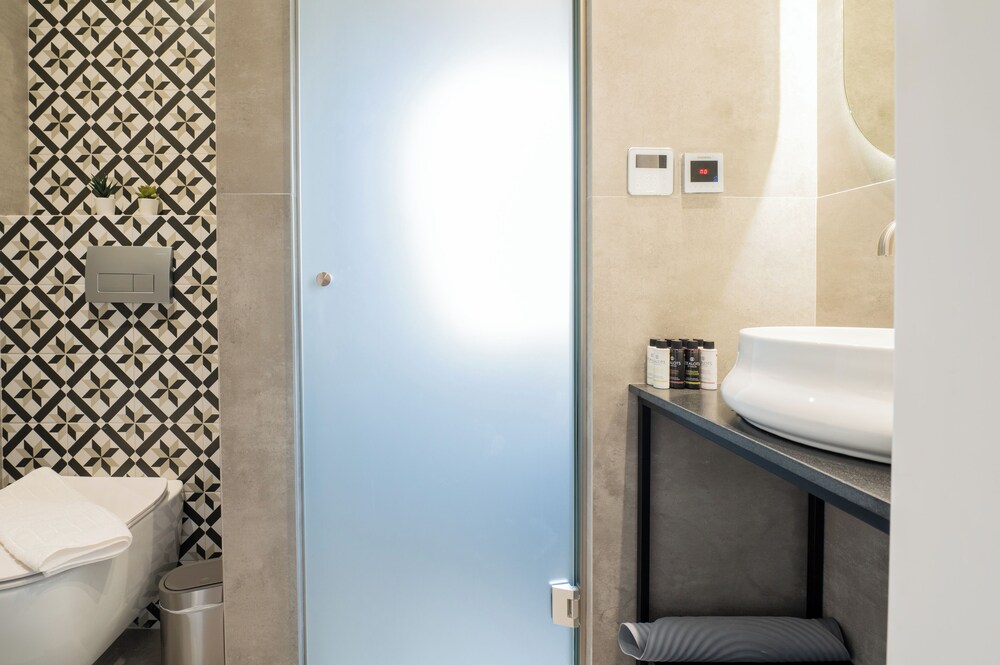 Cardamilia Suites