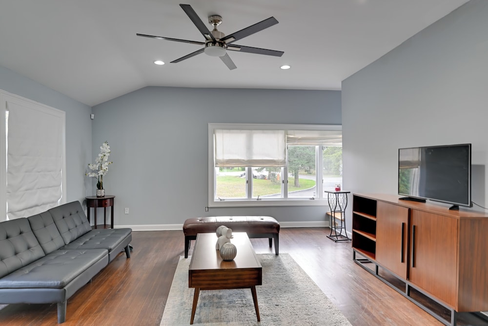 Gold Coast Getaway! Upscale Apt Near New Canaan