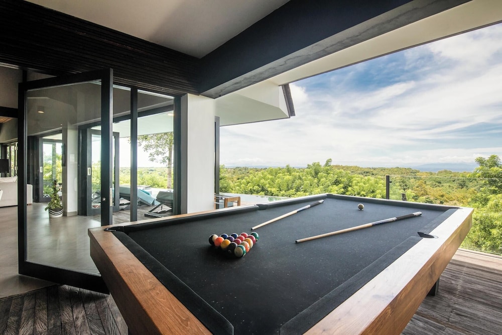Stunning 6BR Villa 5 Mins to Bingin