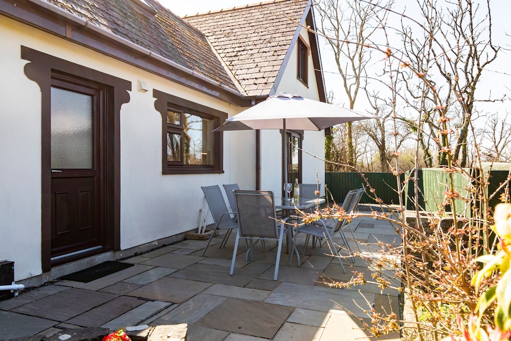 Honeyfield Lodge - Spacious Cottage Rural Views
