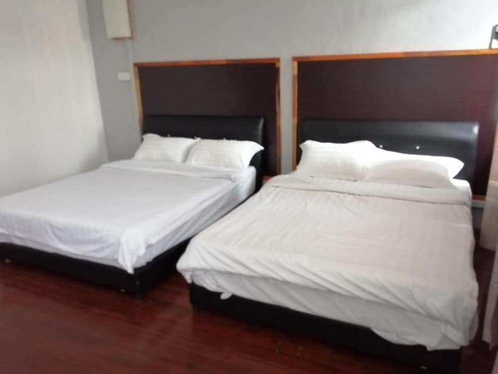 Family Room in Kuching, With Ac and Wifi photo 7