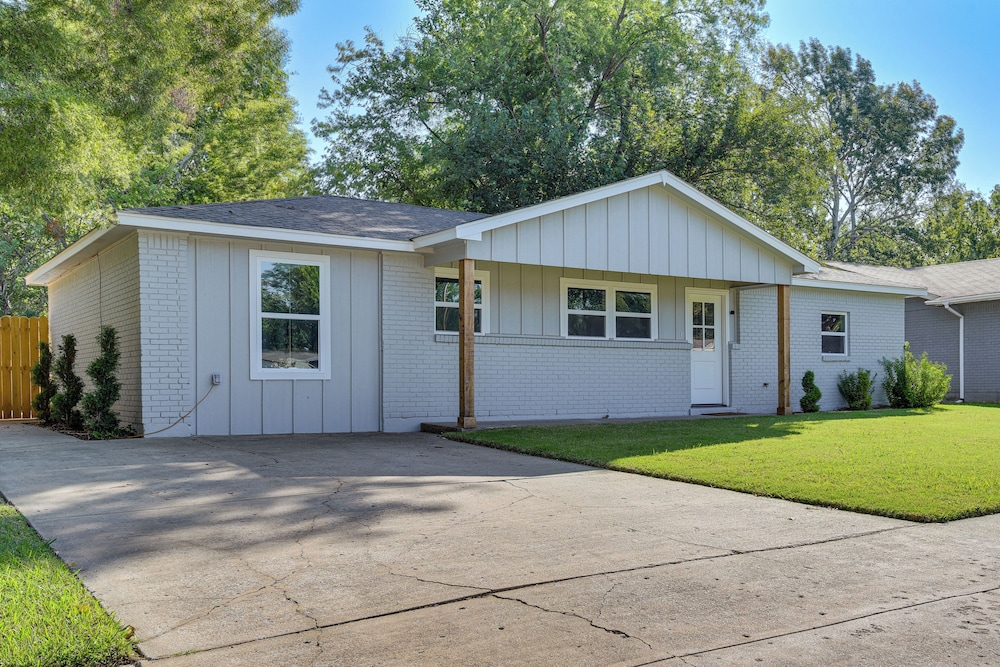 12 Mi to BOK Center: Pet-friendly Home w/ Yard!