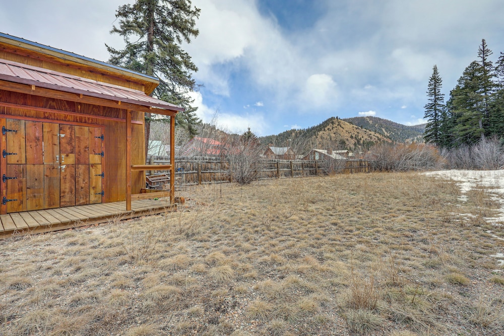 Walk to Main St: 'mountain Creek Home' w/ Chiminea