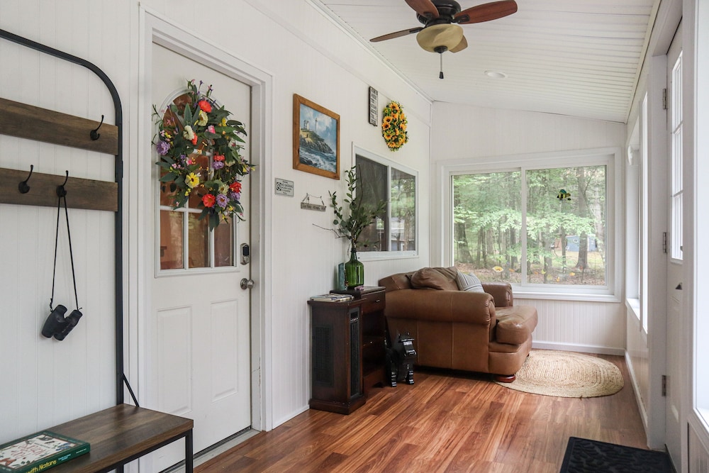 Huguenot Retreat w/ Screened Porch & Lake Access! view 5