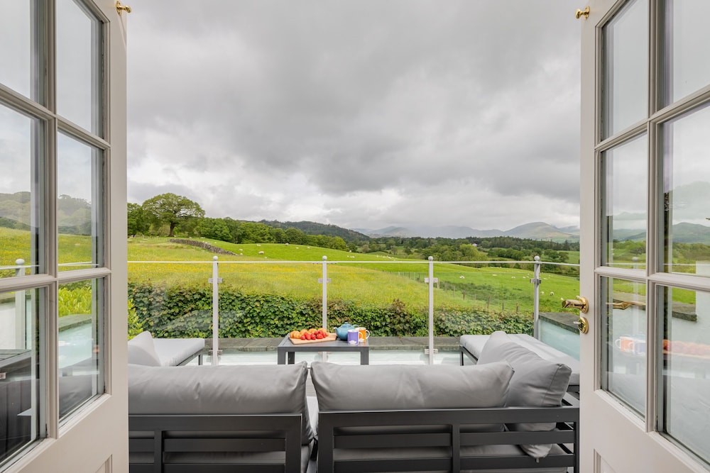 Hilltop At Hawkshead Hill