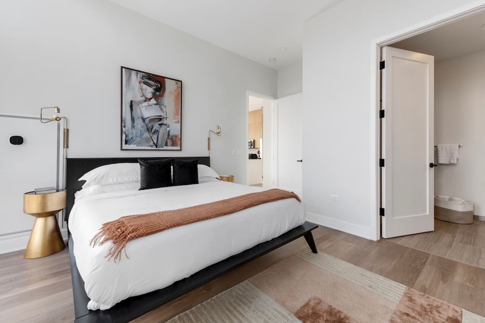 Skyline Penthouse Duo 6 Bedrooms for Large Groups