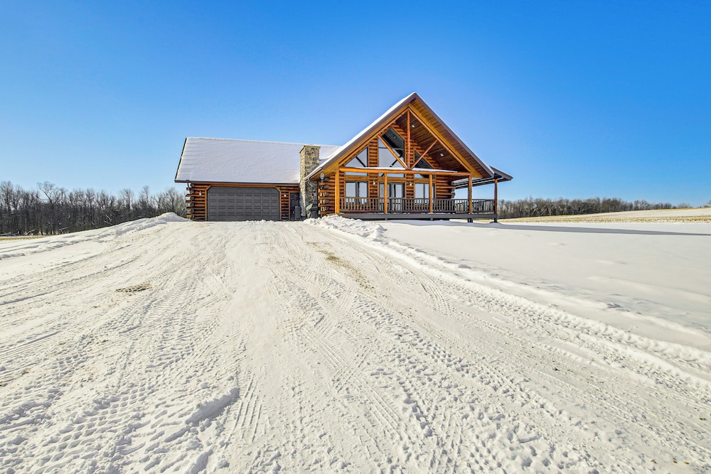 Log Home w/ Deck & Sunset Views: 19 Mi to Oconto!
