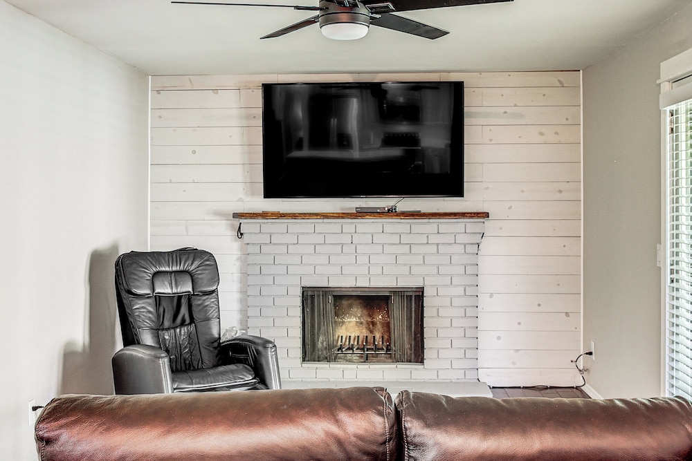 Golf, Hike, Dine & Relax: Home in Port Orchard, photo 24