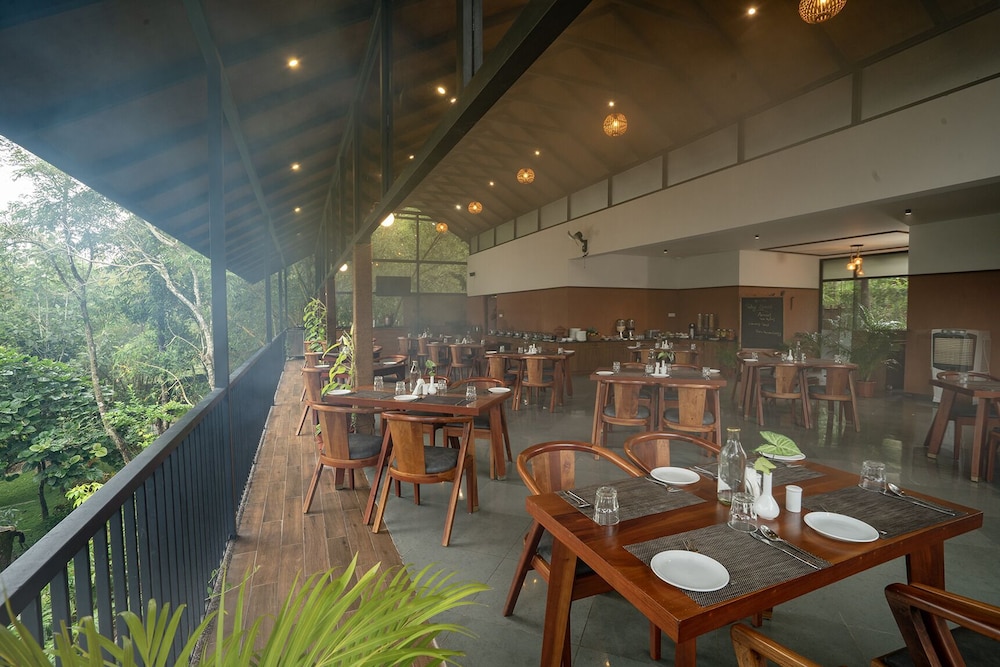 Crystal Kuruva Nature Resort & Spa