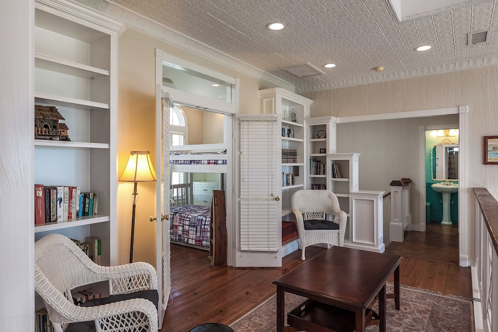 Breakers Pointe by Ryson Vacation Rentals