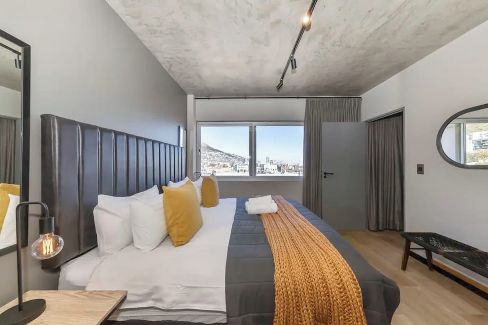 Chic & Sophisticated 1BD Apartment - Sea Point view 4
