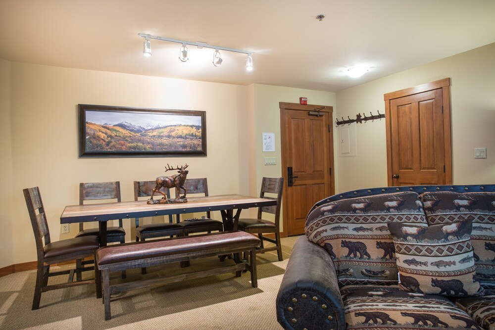 3220 - Two Bedroom Standard Powderhorn Lodge 2 Condo by RedAwning view 2