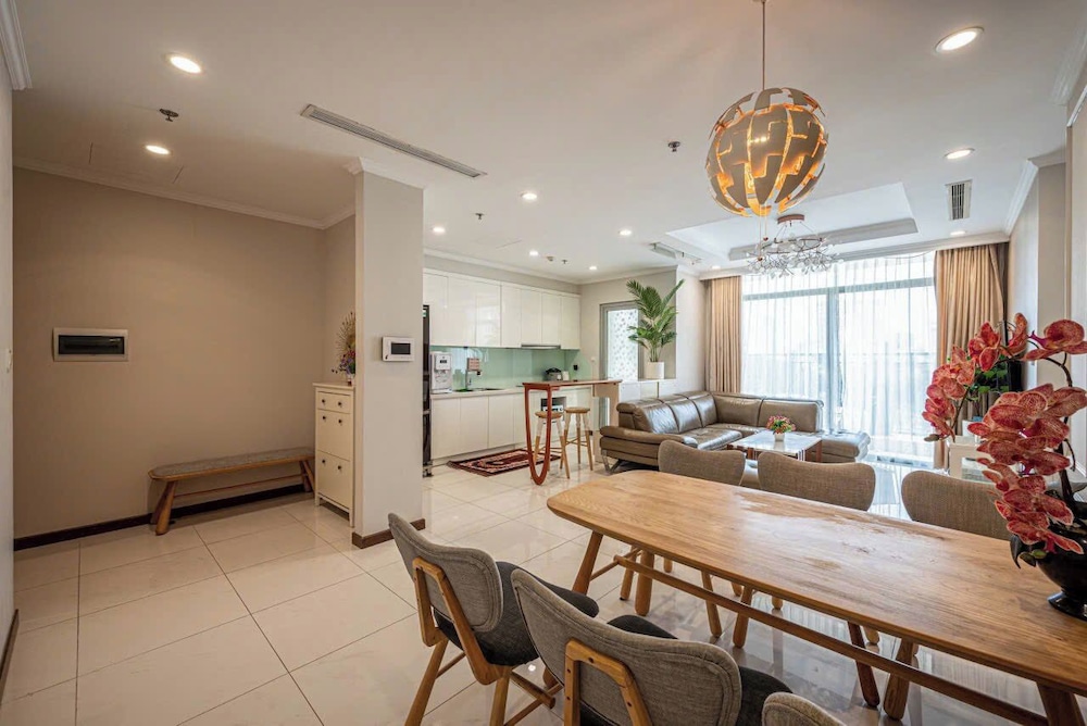 Apartment Landmark 81 by Urban Home