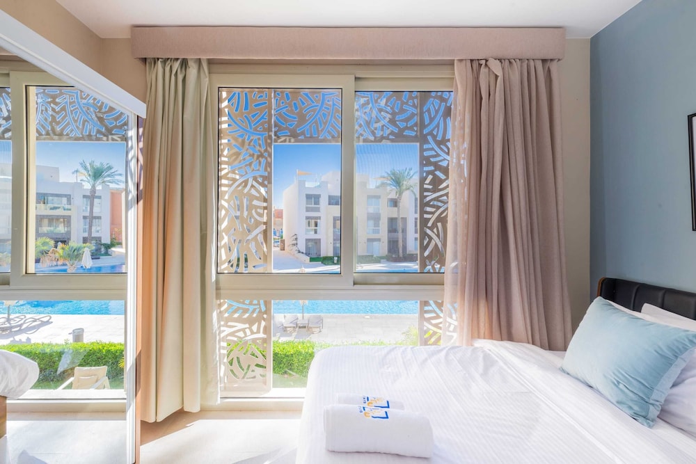 Xuru Stays I Homestyle 3BR Penthouse Pool & Beach View