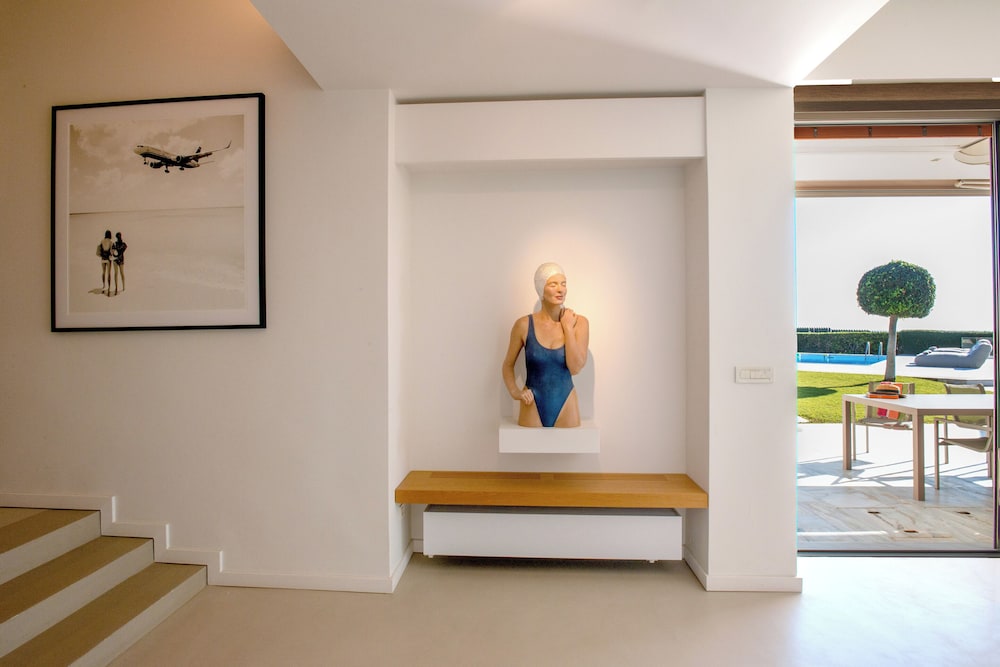 Paradise Beachfront Villa Athenian