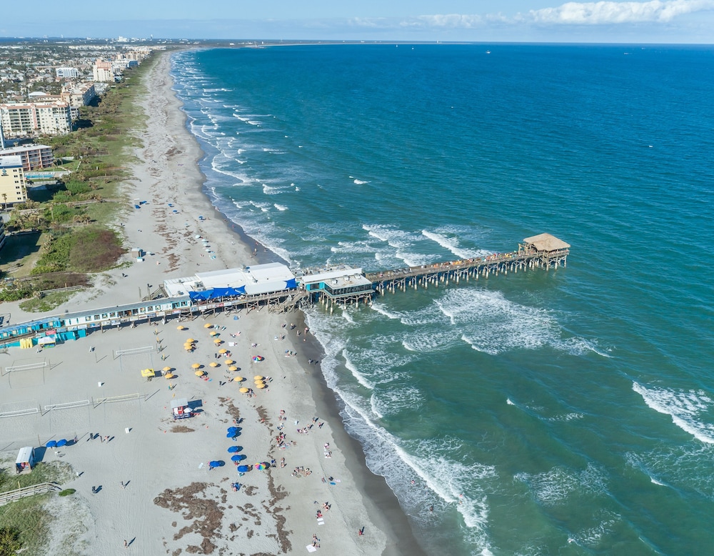 Cocoa Beach Club by Happy Palm Stays