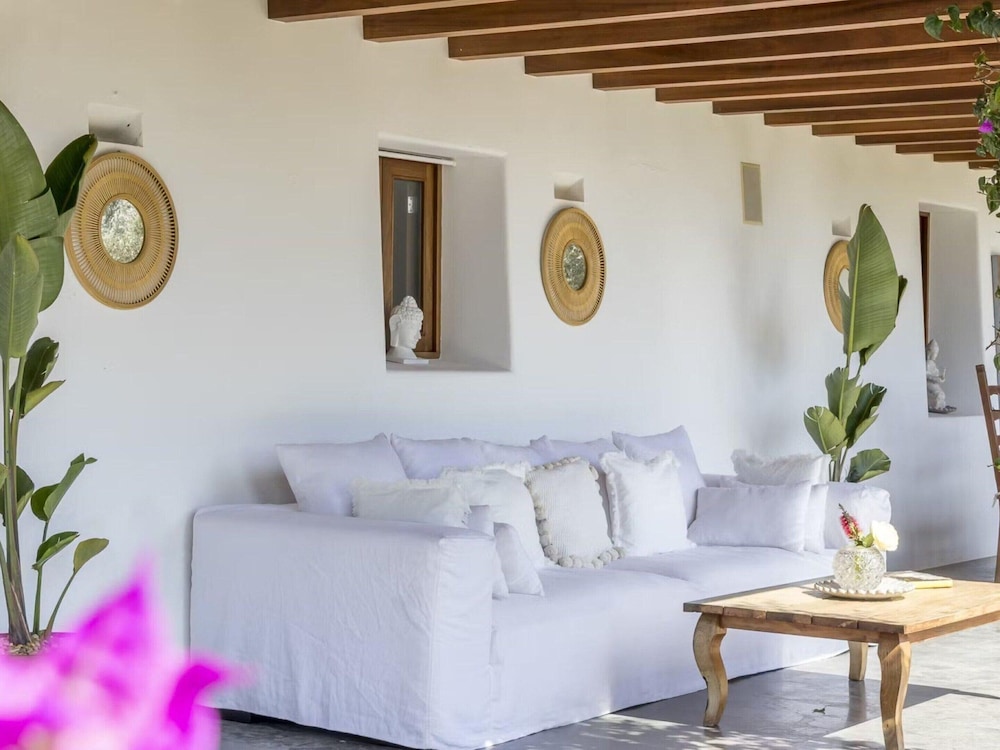 Rural Hideaway Villa in Stcarlos
