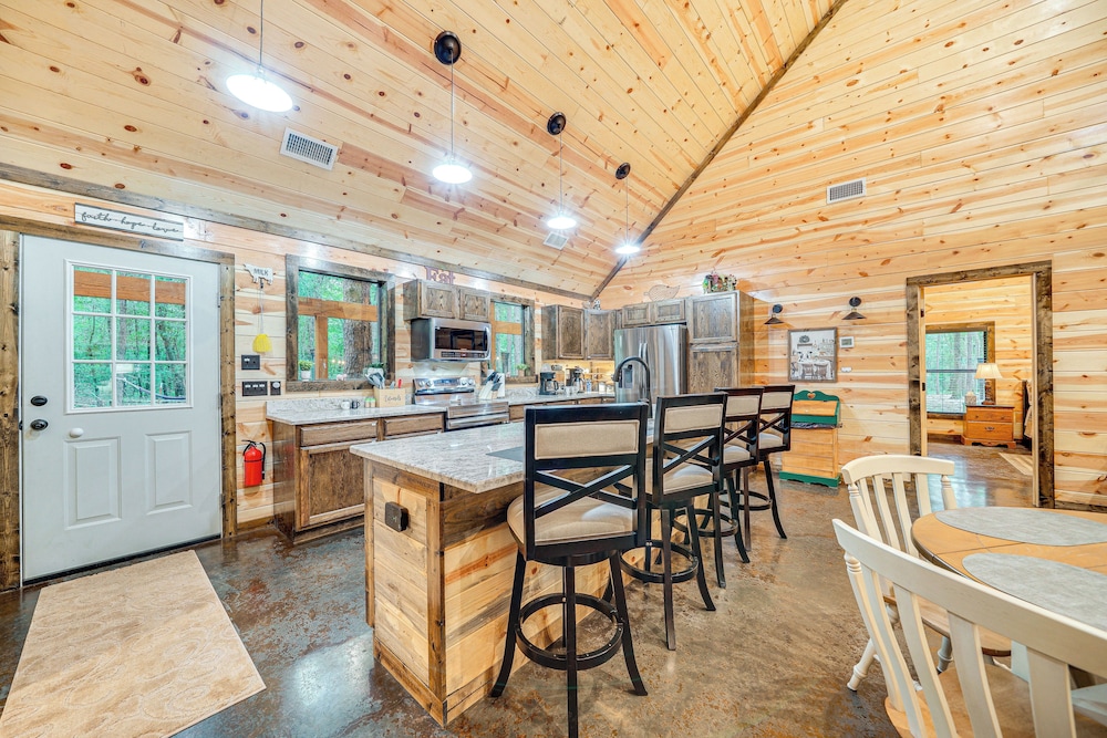 Near Choctaw Casino: Broken Bow Cabin w/ Hot Tub! view 5