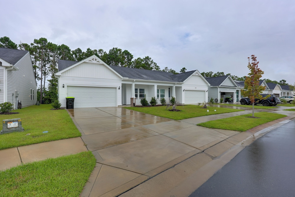 3 Mi to Sand & Surf: Ocean Isle Beach Retreat!