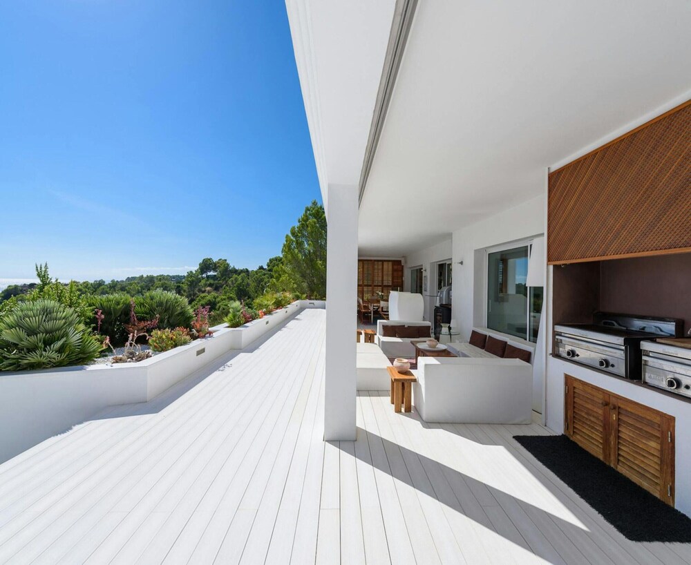 Magnificent Holiday Home With View