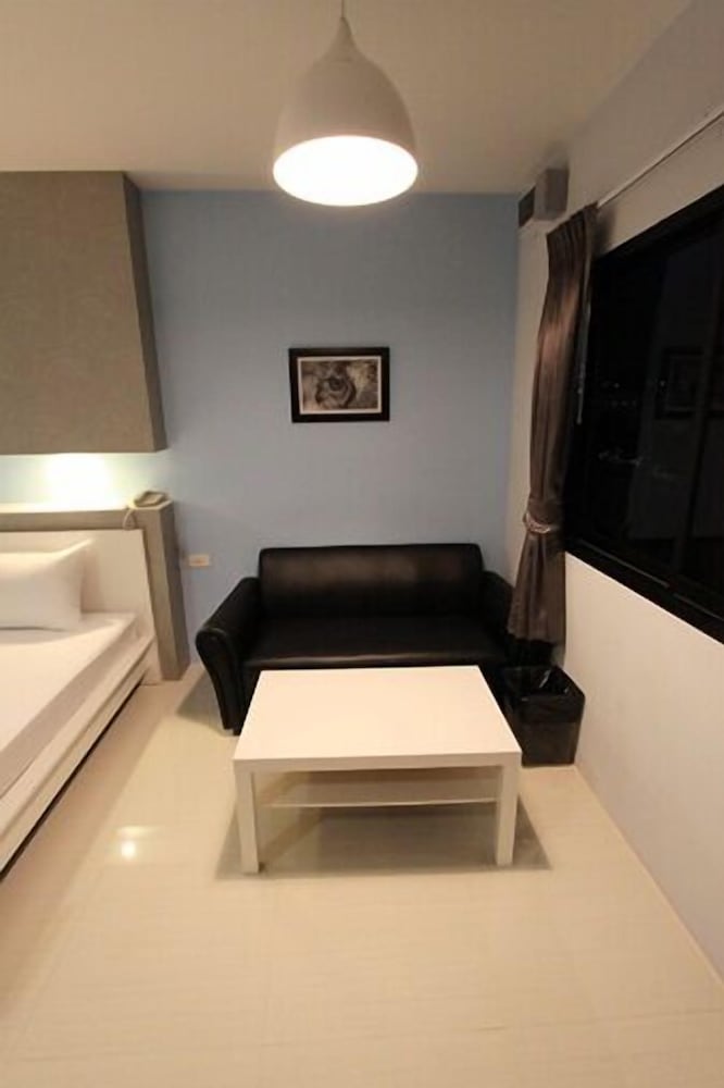 Eazy Motel Bangna