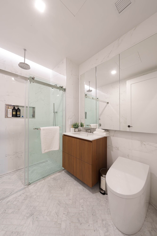 New Luxury Penthouse w Pool Gym in Flushing