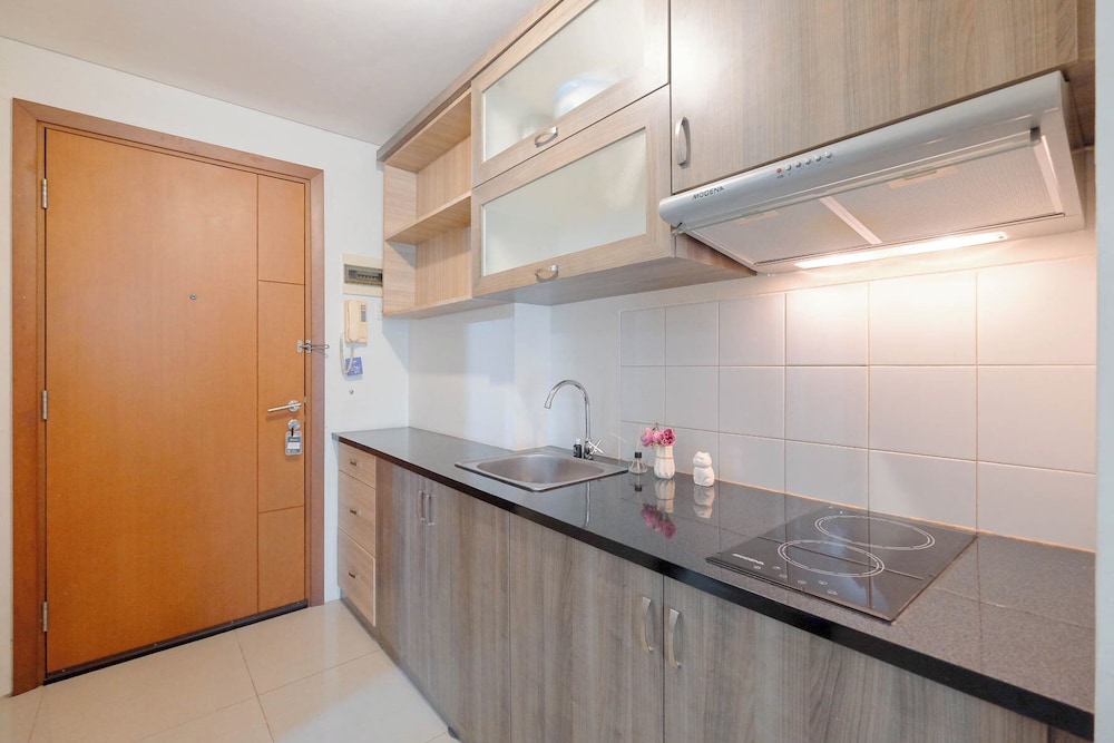 Studio Apartment Near Kalibata Station At Woodland Park Residence