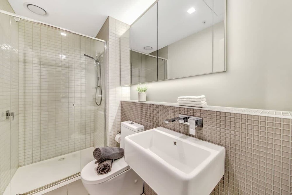 Stylish Pet-friendly 2BR Stay, Near Southern Cross