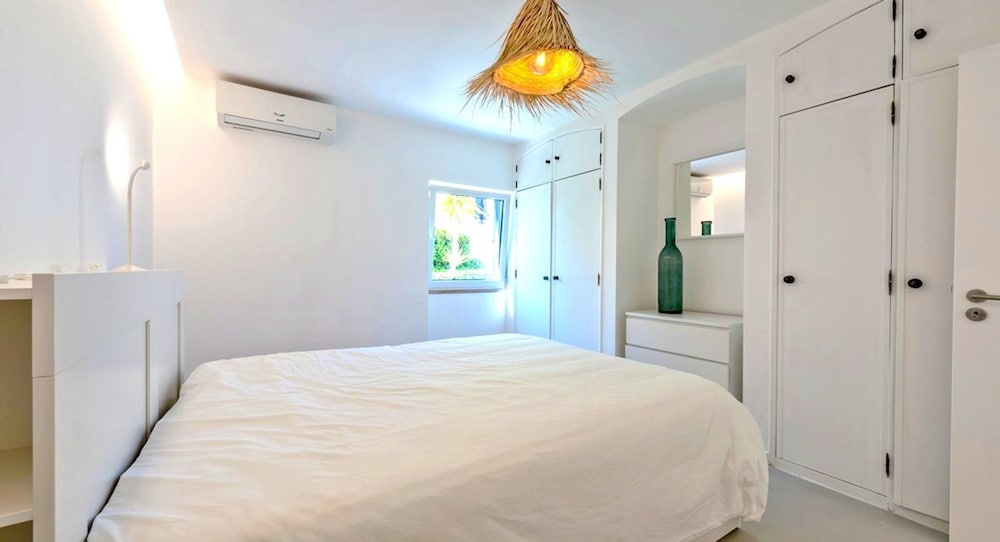 Old Village Area, Your Perfect Vilamoura Getaway, Private Pool, AC & Wifi