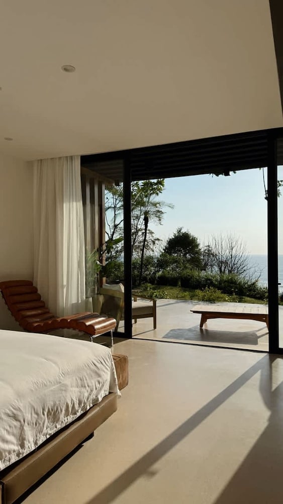 w Spectacular 4BR Villa in Costa Rica