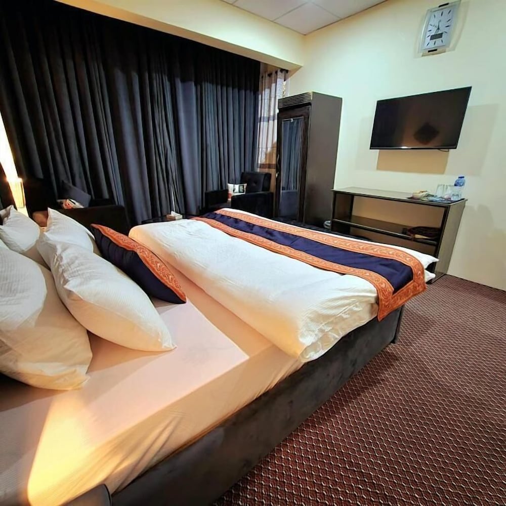 Royal's Villa by Premiere Inn view 5