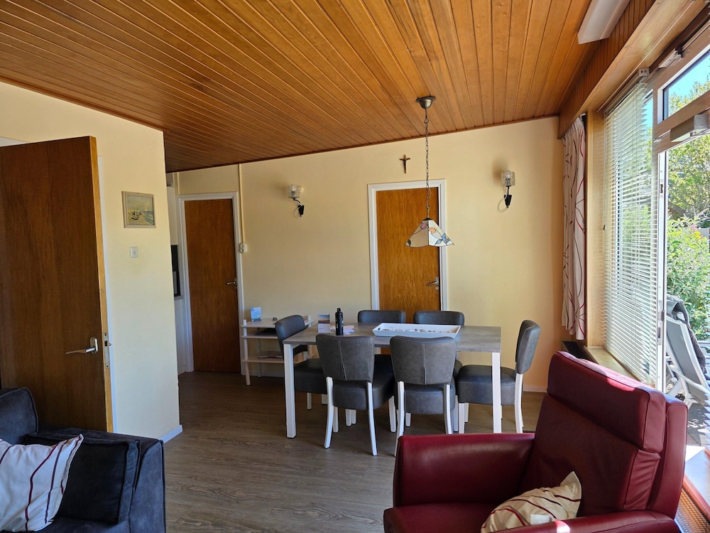 Bungalow for 6 Persons With a Very Spacious South-facing Garden
