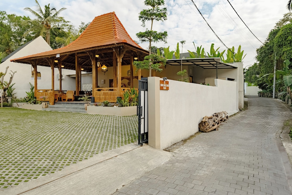 Changi Jungle Ubud Villas