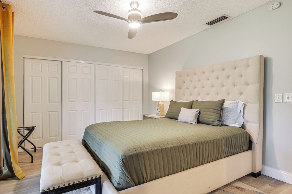 3 Mi to Sawgrass Mills: Home w/ Lanai & Game Area