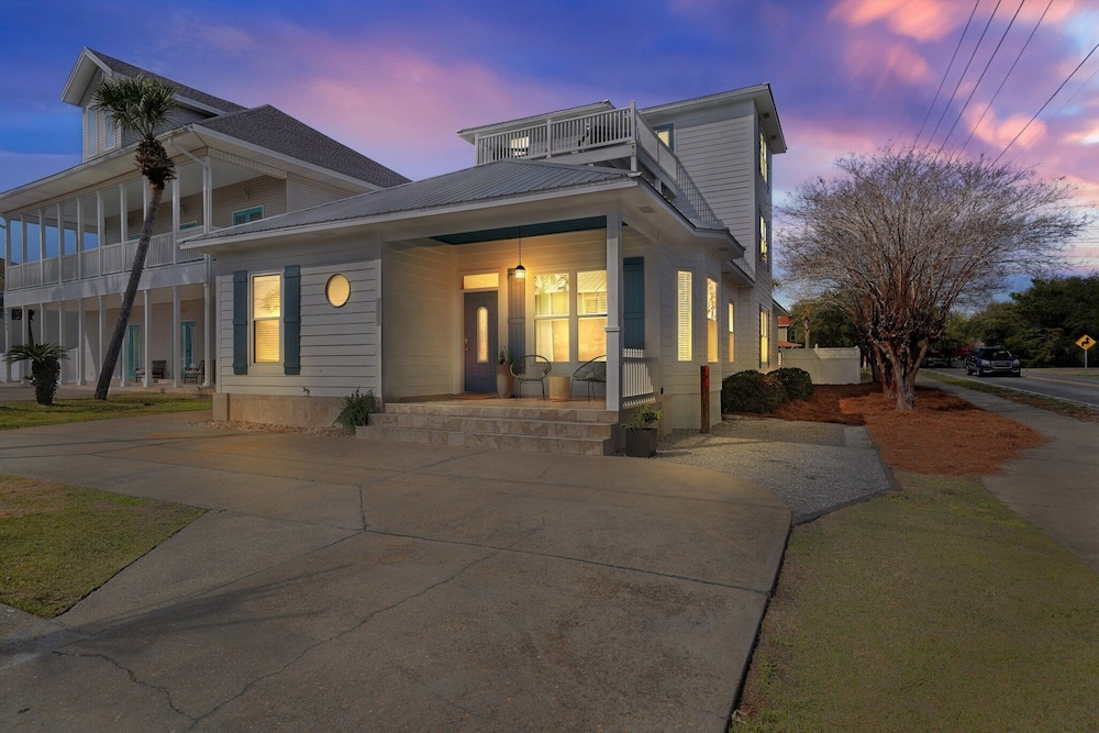 Destin Oasis Coastal Hideaway With Backyard Fun 4 Bedroom Home