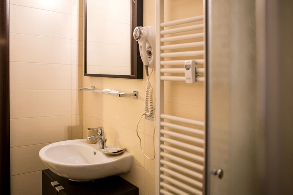 Mikale Rooms