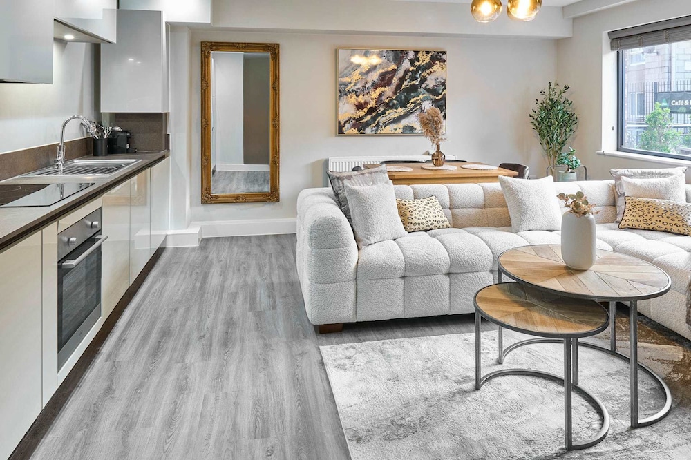 Host Stay Chic Townhouse by the Docks