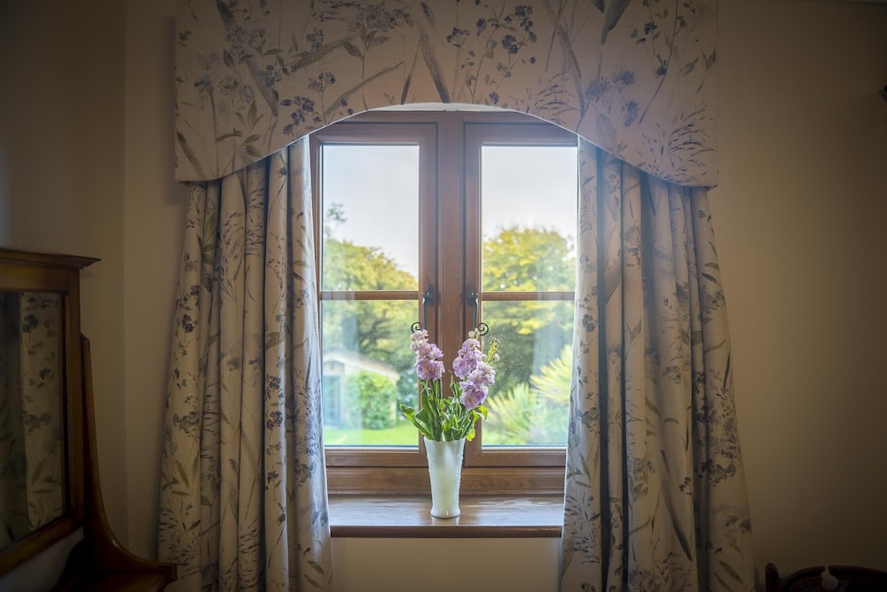 Copps Castle Bed & Breakfast