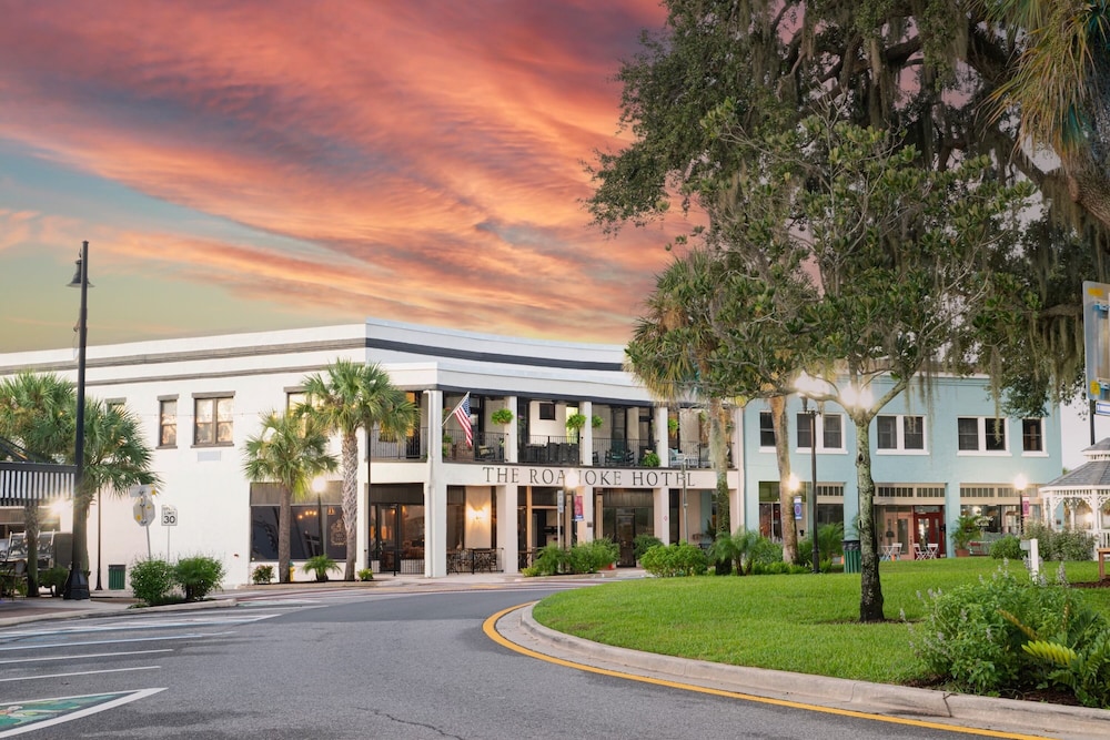 Sebring Vacations - The Roanoke Hotel - Property Image 5