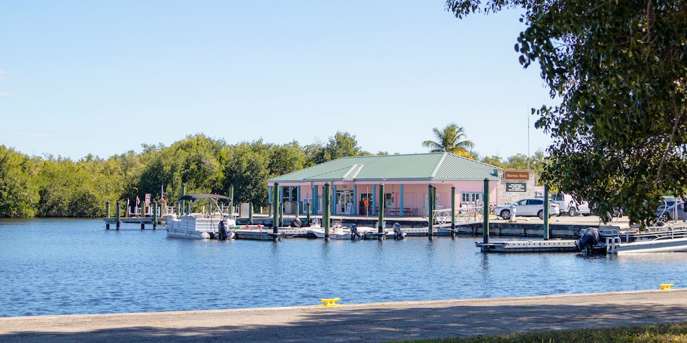 Flamingo Adventures Lodge