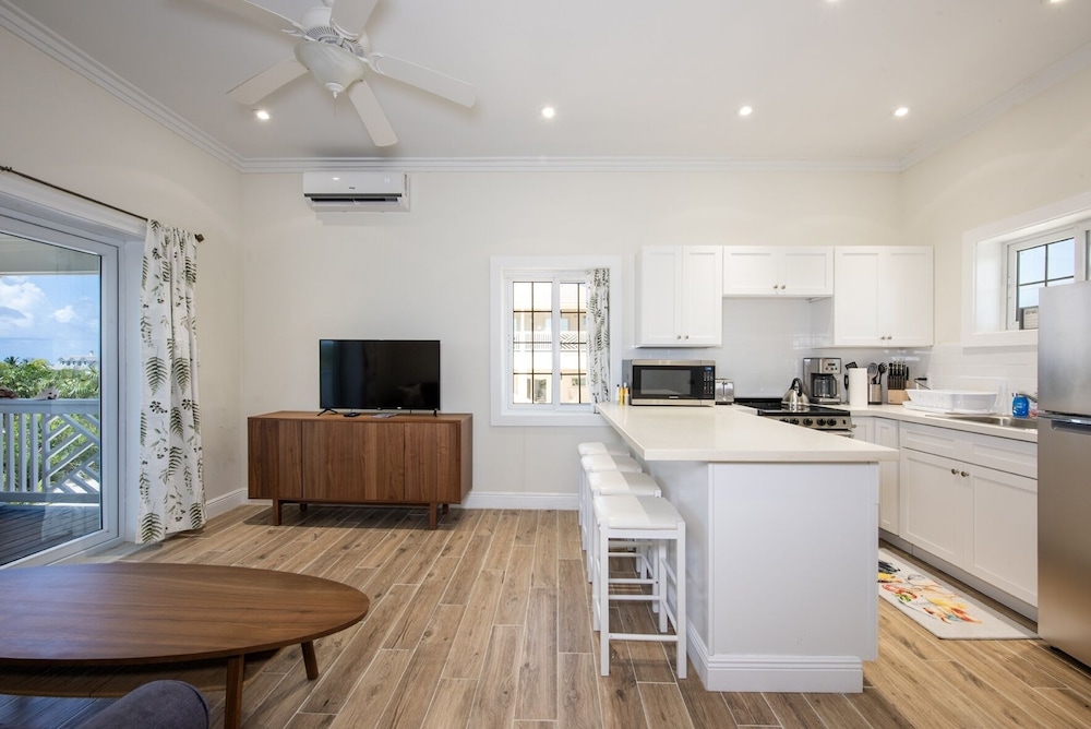 The Better Life & Cottage 5 Bedroom Home