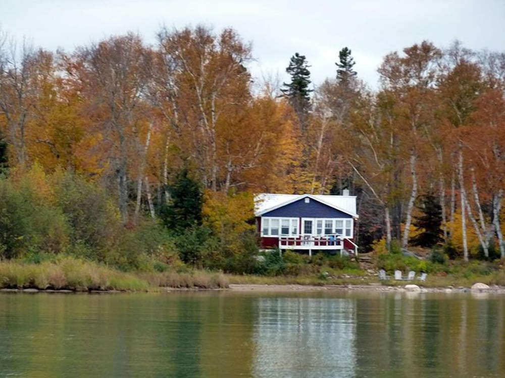 Bruce Bay Cottages & Lighthouse