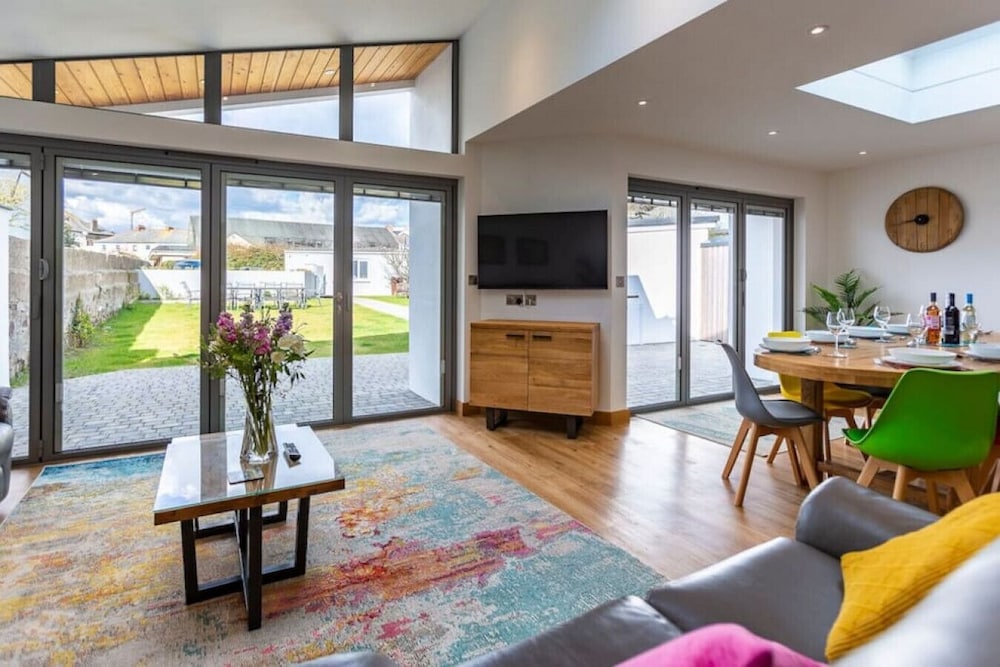 Number 1 Bossiney House
