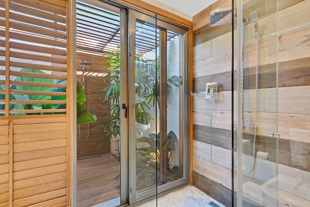 Modern Oasis Stunning Views of Golf Course River