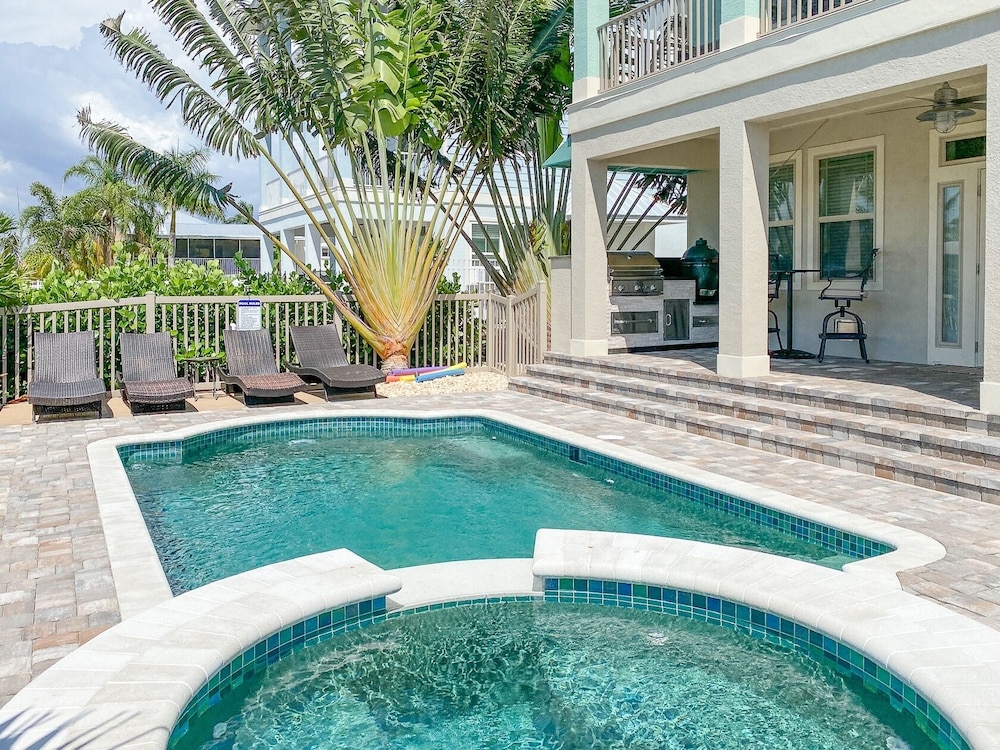 135 Island Escape: 5br Home W/ Pool And Spa! 5 Bedroom Home