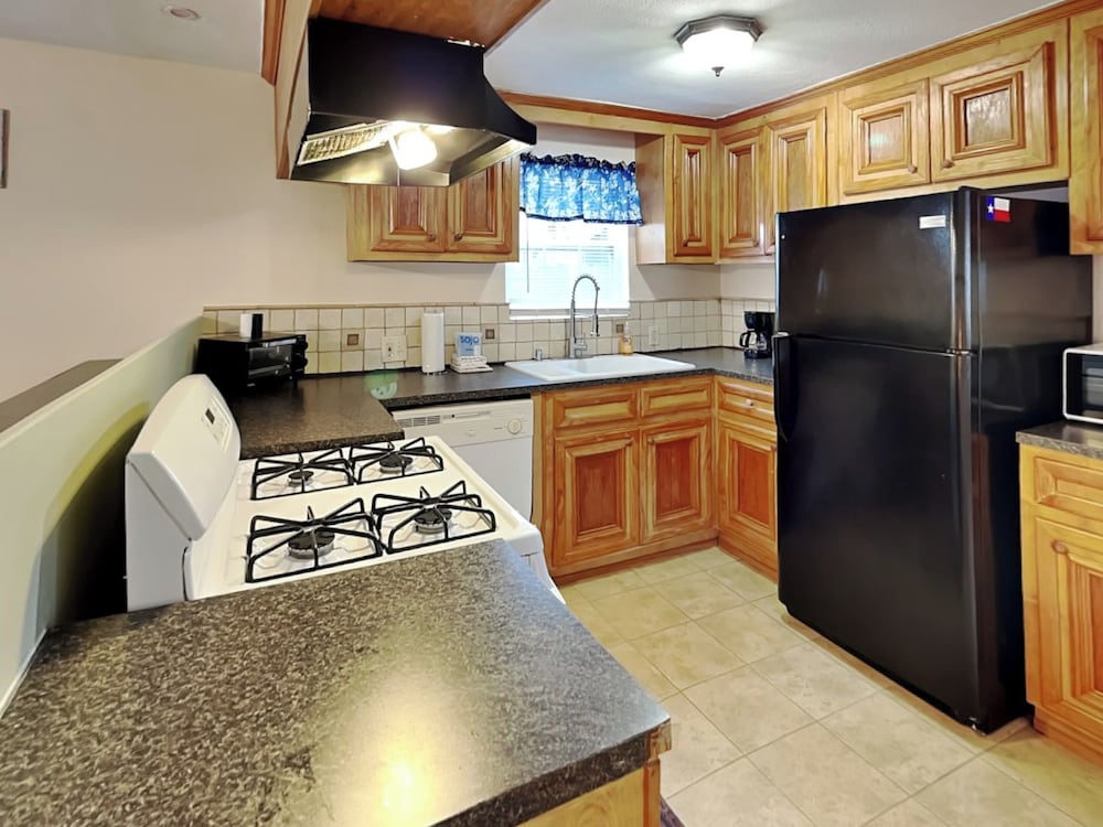 Sugar Shack Bungalow by Ryson Vacation Rentals