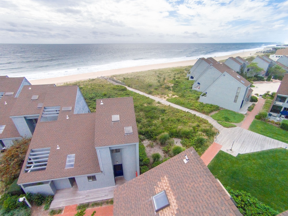 The Surf Club