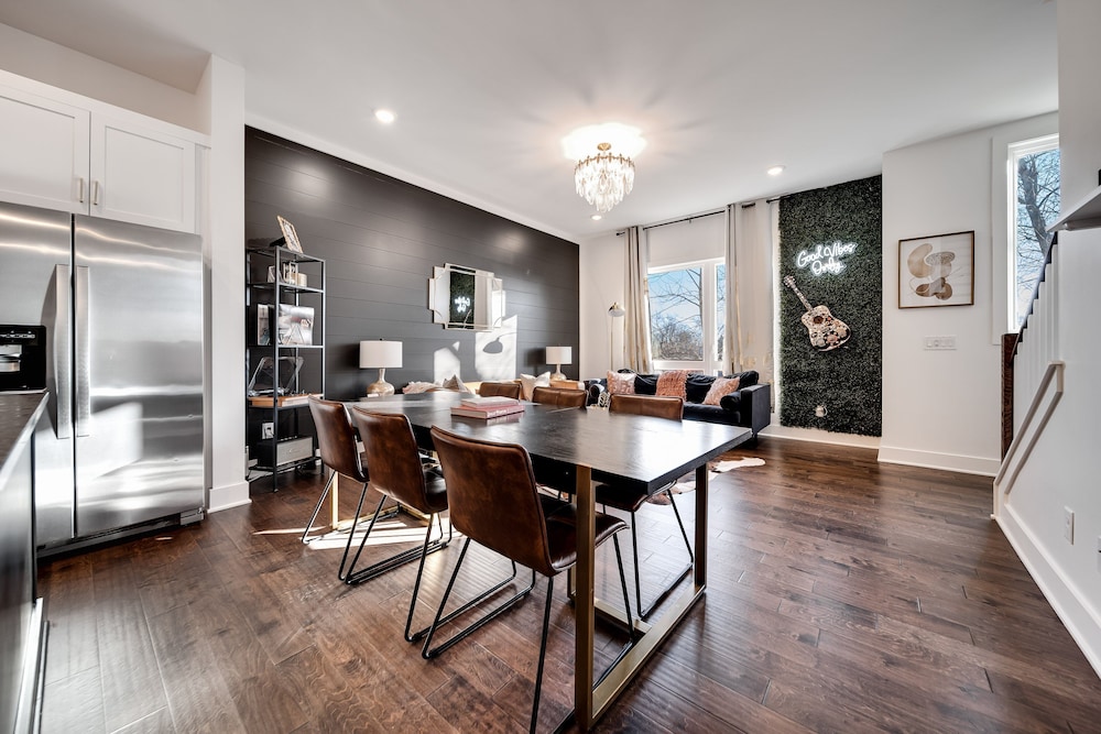 Nashville Vibes 4 Bedroom Townhouse