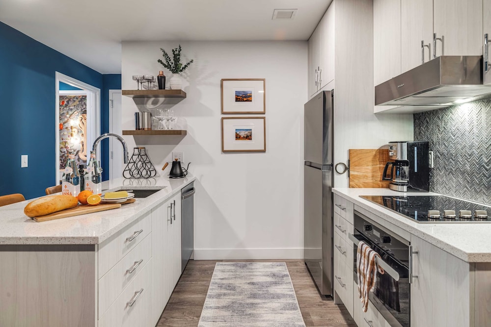 Jordanelle Sunrise Modern Condo, Gondola Access, Year-round Outdoor Fun