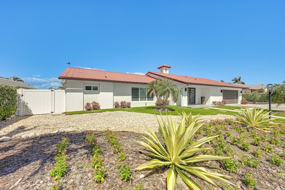 Outdoor Oasis: Marco Island Home Near Beaches